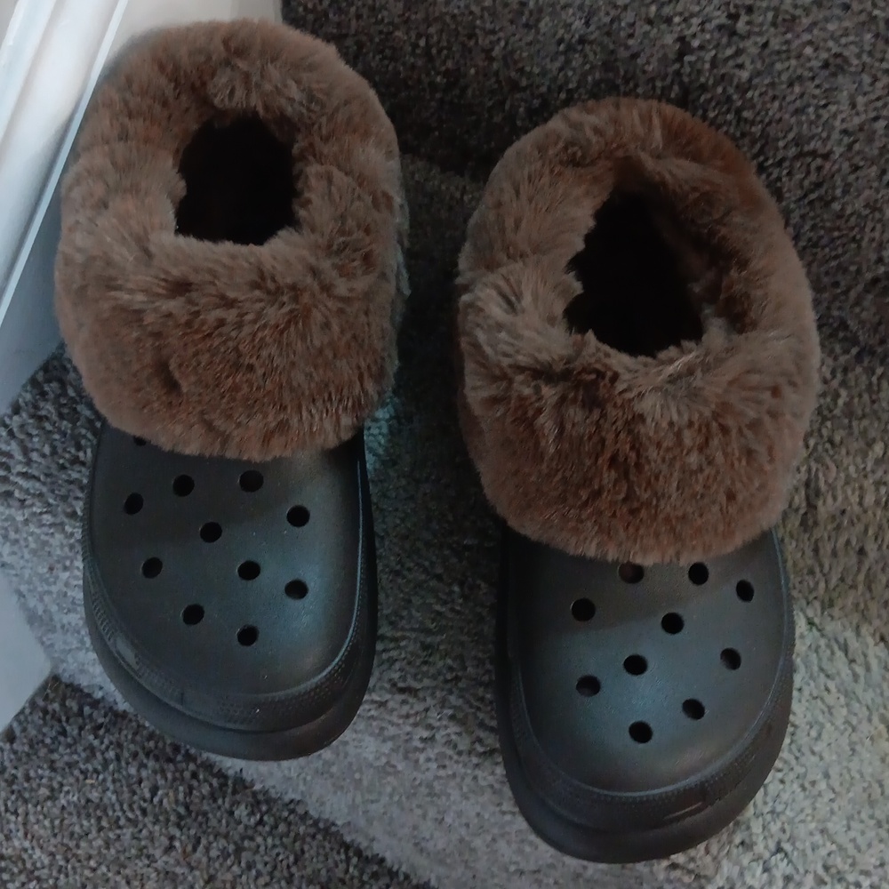 Crocs faux furever crush  clogs new with out tags Size 9